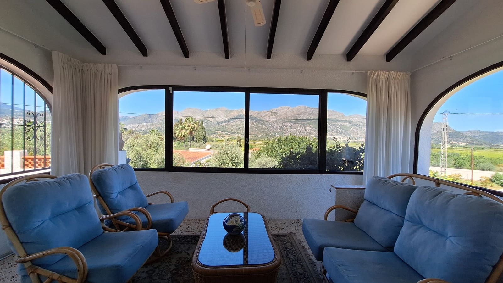 4 sypialnia Willa na sprzedaż w Orba z basenem garażem - 420 000 € (Ref: 9787919)