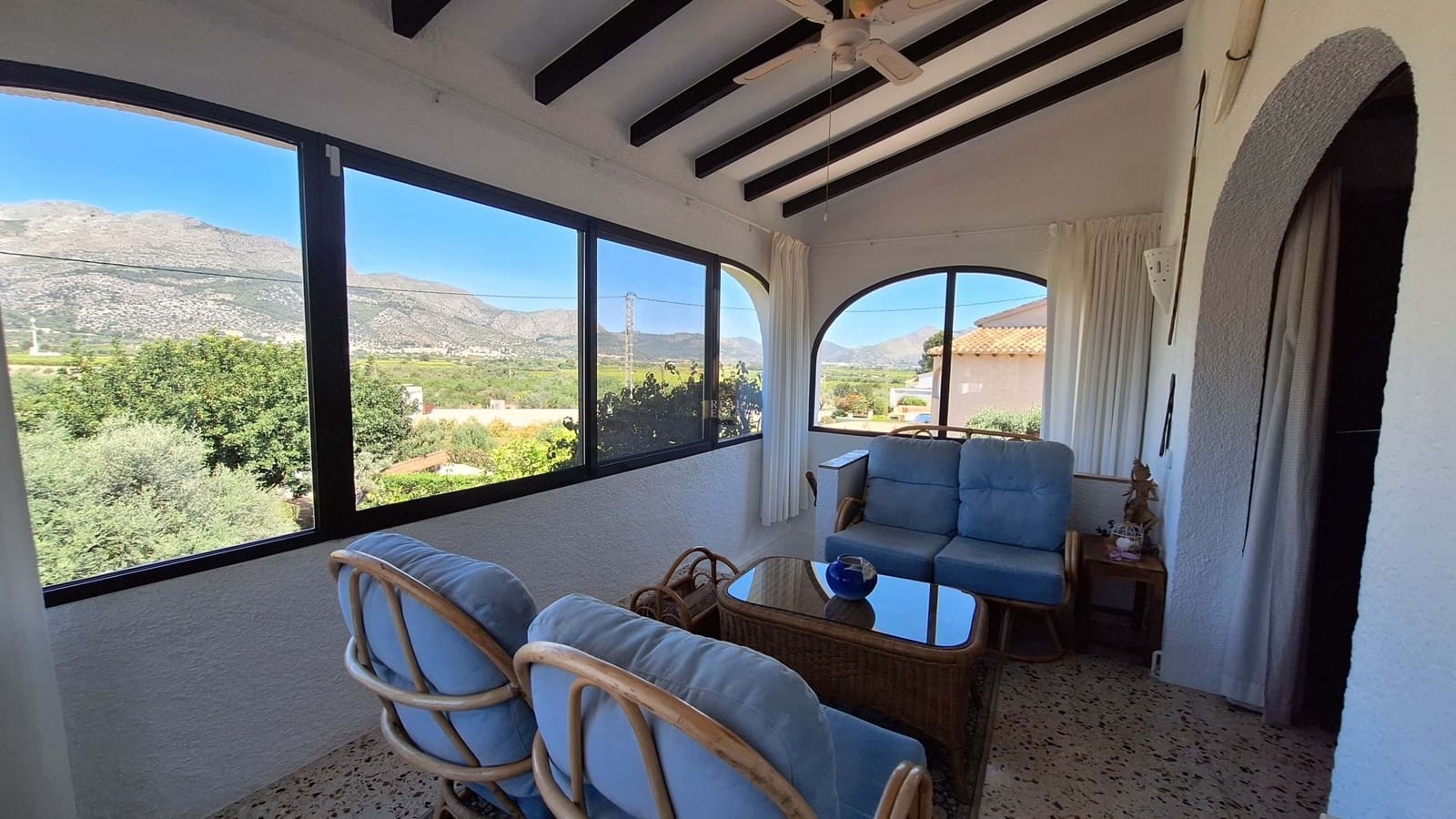 4 sypialnia Willa na sprzedaż w Orba z basenem garażem - 420 000 € (Ref: 9787919)