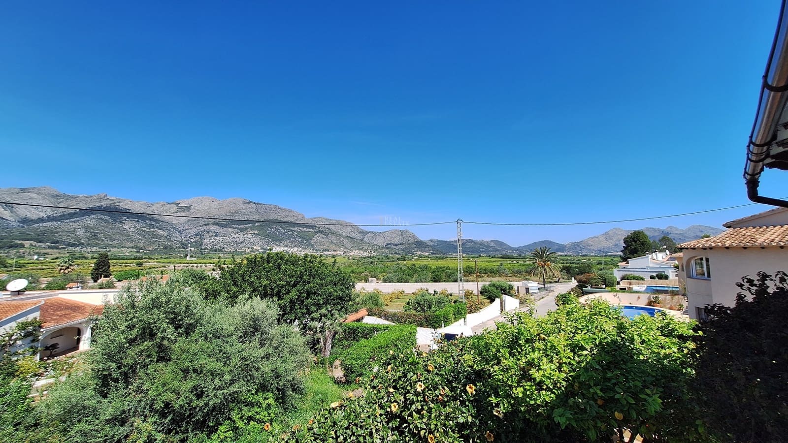 4 sypialnia Willa na sprzedaż w Orba z basenem garażem - 420 000 € (Ref: 9787919)