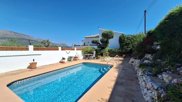 4 Zimmer Villa zu verkaufen in Orba mit Pool Garage - 420.000 € (Ref: 9787919)