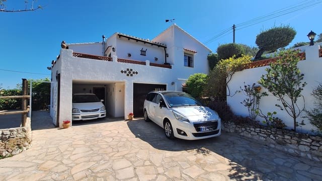 4 Zimmer Villa zu verkaufen in Orba mit Pool Garage - 420.000 € (Ref: 9787919)