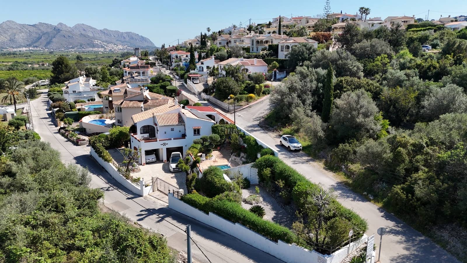 4 sypialnia Willa na sprzedaż w Orba z basenem garażem - 420 000 € (Ref: 9787919)