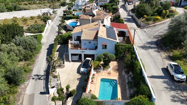 4 Zimmer Villa zu verkaufen in Orba mit Pool Garage - 420.000 € (Ref: 9787919)