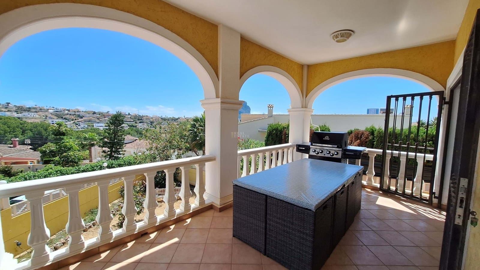 4 soverom Villa til salgs i Calpe / Calp med svømmebasseng garasje - € 750 000 (Ref: 9802977)