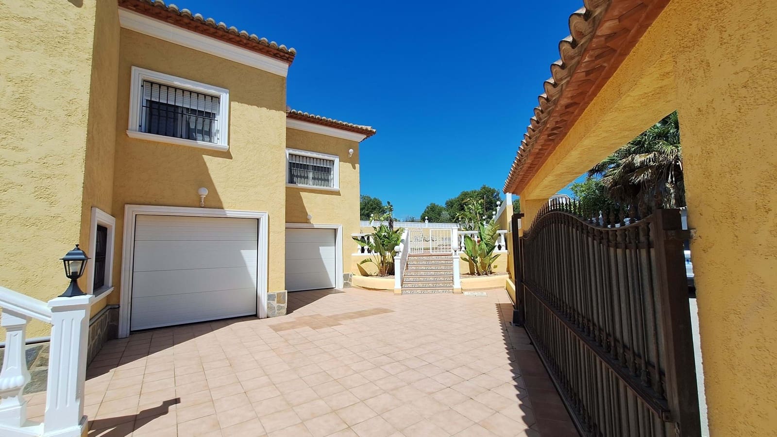 4 soverom Villa til salgs i Calpe / Calp med svømmebasseng garasje - € 750 000 (Ref: 9802977)