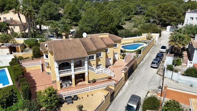 Chalet de 4 habitaciones en Calpe / Calp en venta con piscina garaje - 699.950 € (Ref: 9802977)