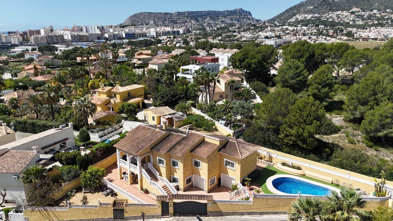 4 soverom Villa til salgs i Calpe / Calp med svømmebasseng garasje - € 750 000 (Ref: 9802977)