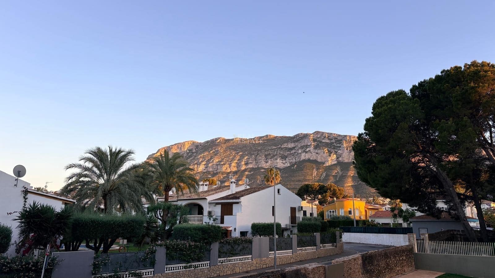 2 bedroom Apartment for sale in Denia with pool garage - € 450,000 (Ref: 9805610)