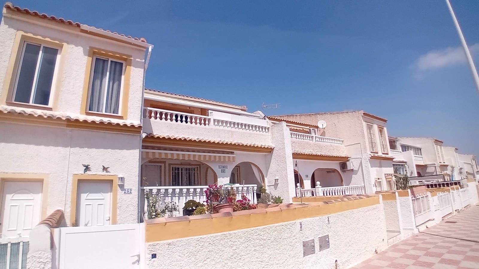 3 sovrum Bungalow till salu i Santa Pola med pool garage - 199 500 € (Ref: 9816547)