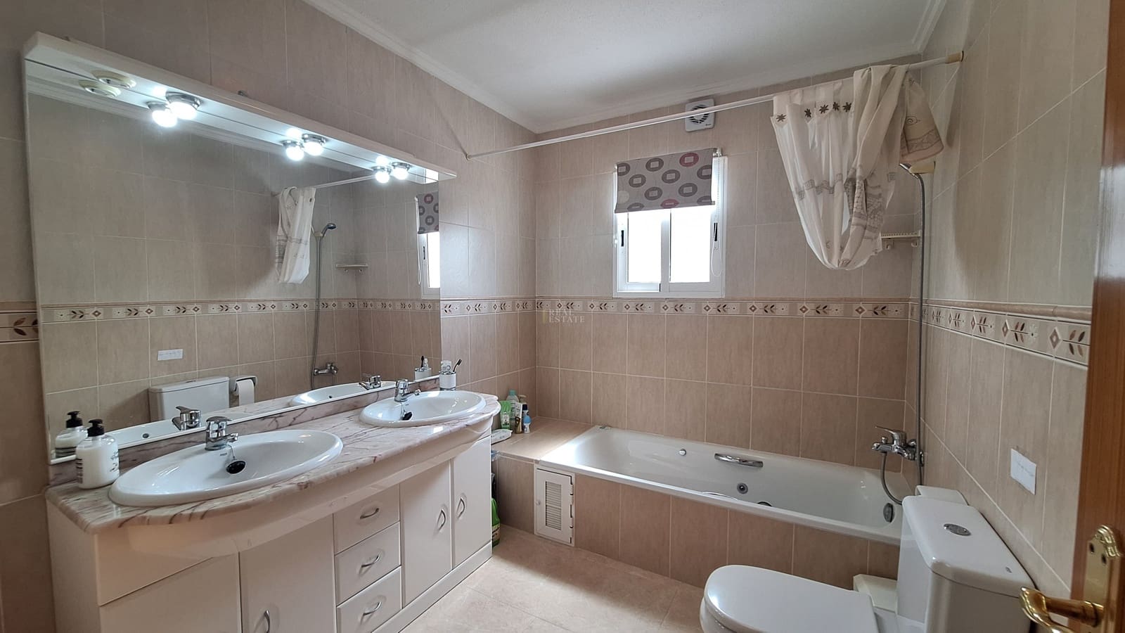 3 soveværelse Villa til salg i La Font d'En Carros med swimmingpool - € 345.000 (Ref: 9819639)