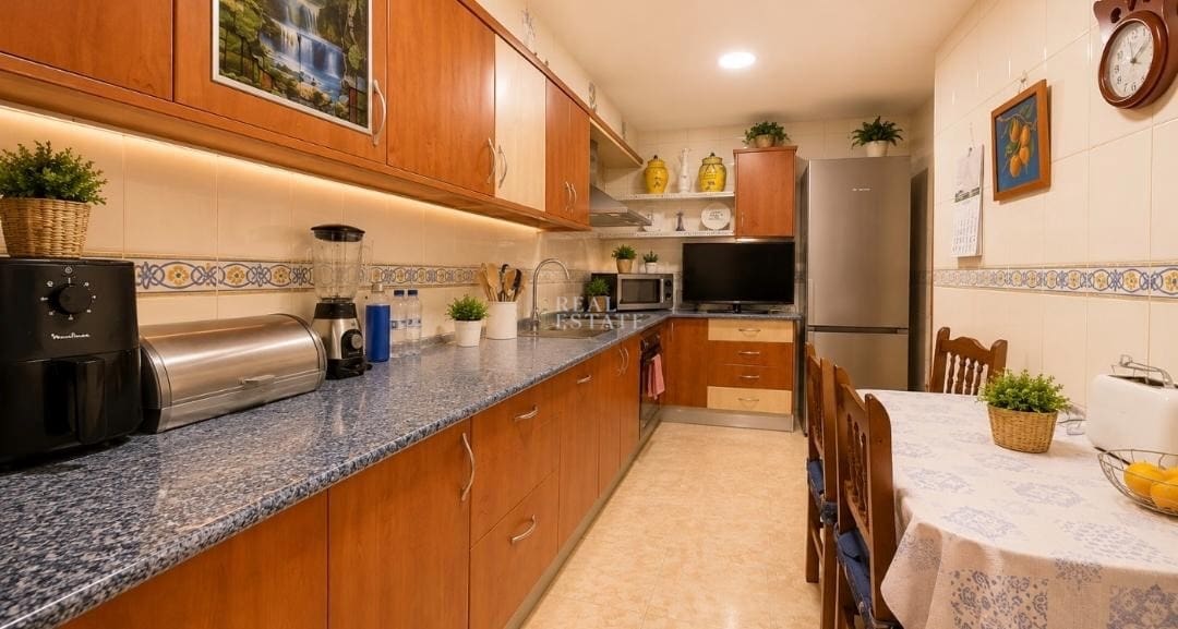 5 bedroom Apartment for sale in Molina de Segura with garage - € 240,000 (Ref: 9823788)