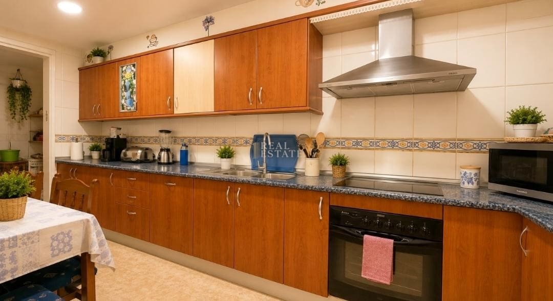 5 bedroom Apartment for sale in Molina de Segura with garage - € 240,000 (Ref: 9823788)