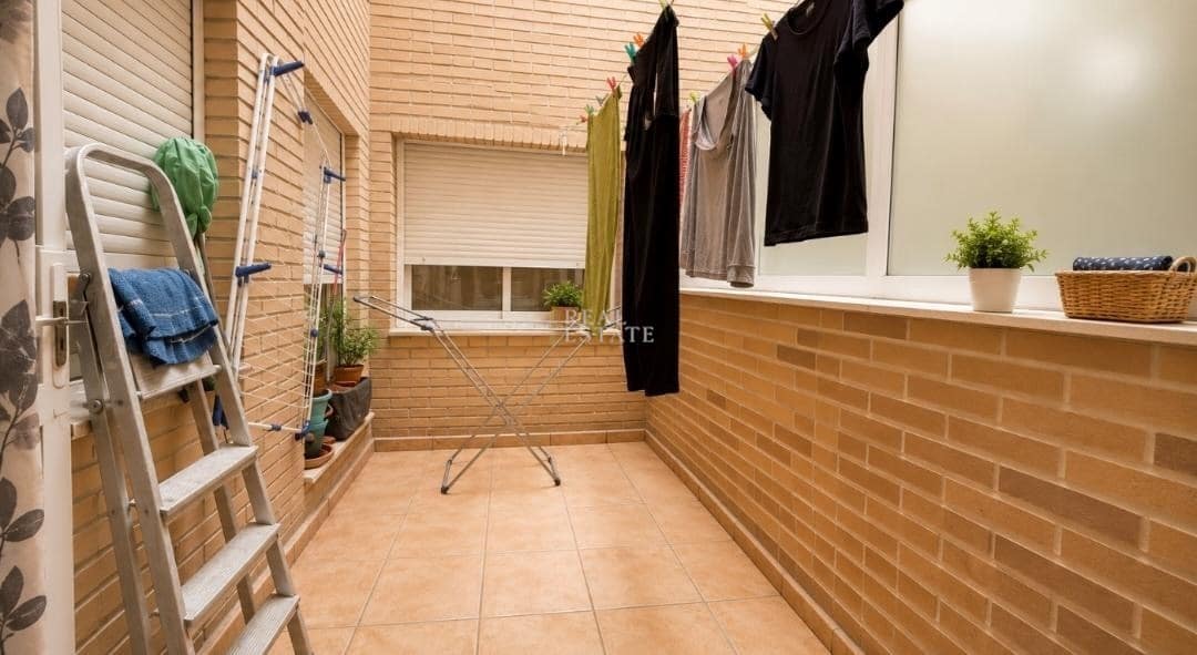 5 bedroom Apartment for sale in Molina de Segura with garage - € 240,000 (Ref: 9823788)