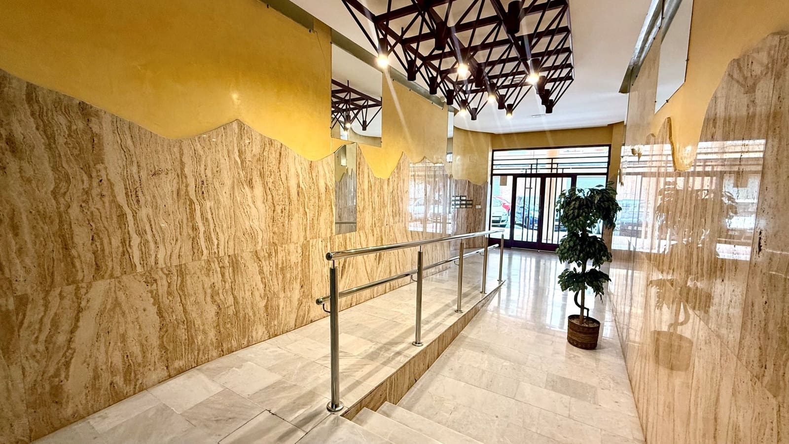 5 bedroom Apartment for sale in Molina de Segura with garage - € 240,000 (Ref: 9823788)