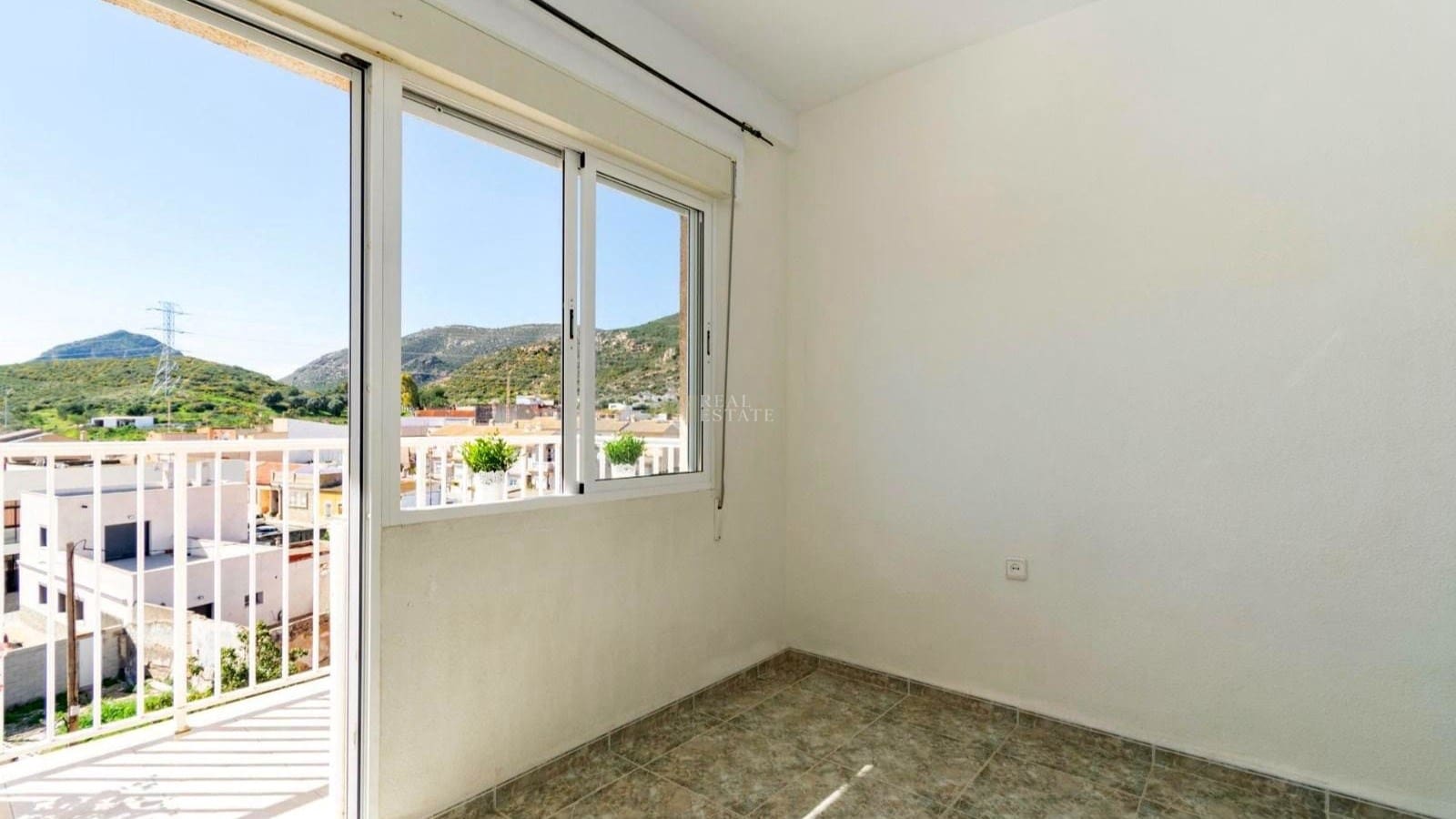 3 bedroom Apartment for sale in Alumbres - € 120,000 (Ref: 9830192)
