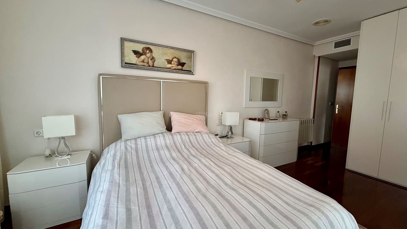 4 bedroom Apartment for sale in Murcia city with garage - € 620,000 (Ref: 9830473)