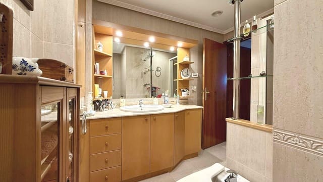 4 bedroom Apartment for sale in Murcia city with garage - € 620,000 (Ref: 9830473)