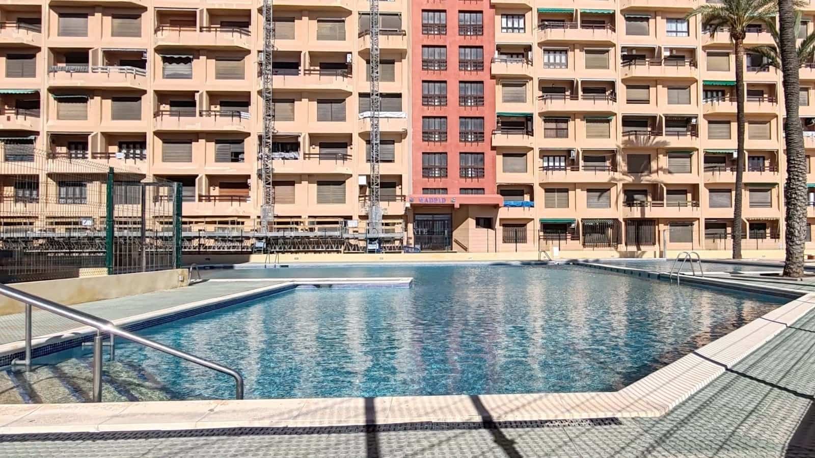 1 chambre Appartement à vendre à La Manga del Mar Menor avec piscine garage - 125 000 € (Ref: 9844038)