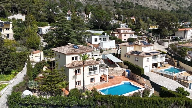 6 chambre Villa/Maison à vendre à Barx avec piscine garage - 550 000 € (Ref: 9848255)