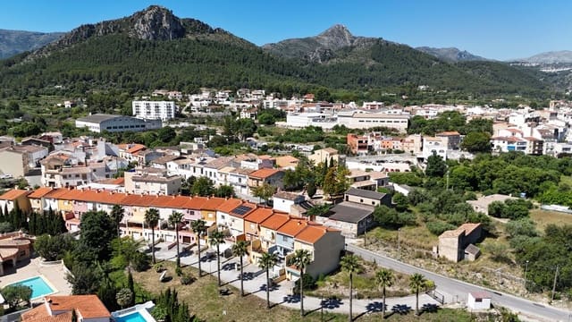 Casa de 3 habitaciones en Orba en venta con garaje - 285.000 € (Ref: 9854533)