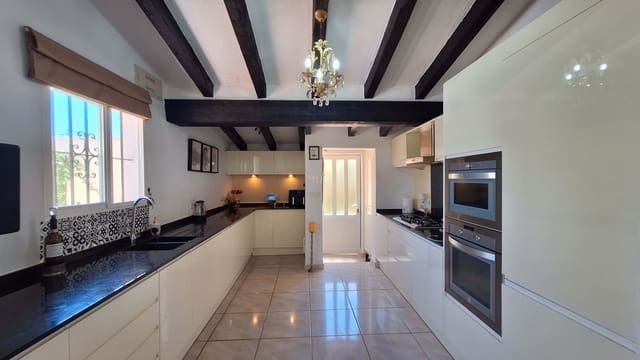 6 sovrum Villa till salu i Orba med pool garage - 525 000 € (Ref: 9867949)