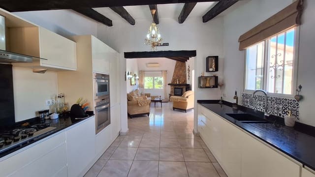 6 sovrum Villa till salu i Orba med pool garage - 525 000 € (Ref: 9867949)