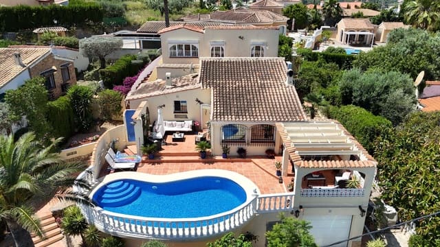 6 sovrum Villa till salu i Orba med pool garage - 525 000 € (Ref: 9867949)