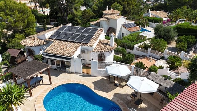 4 soveværelse Villa til salg i Moraira, Teulada-Moraira med swimmingpool garage - € 650.000 (Ref: 9938758)