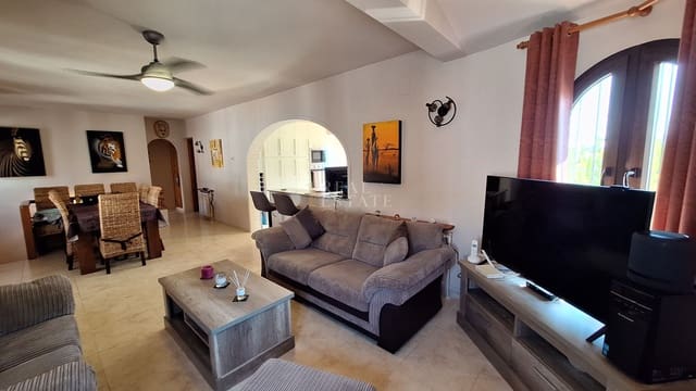 4 soveværelse Villa til salg i Moraira, Teulada-Moraira med swimmingpool garage - € 650.000 (Ref: 9938758)