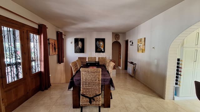 4 soveværelse Villa til salg i Moraira, Teulada-Moraira med swimmingpool garage - € 650.000 (Ref: 9938758)