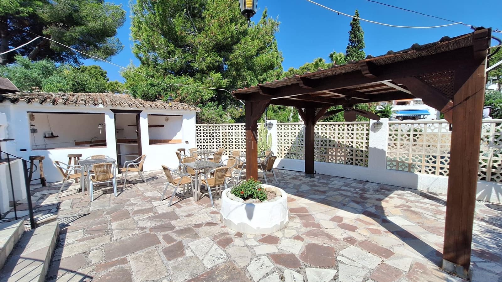 4 soveværelse Villa til salg i Moraira med swimmingpool garage - € 650.000 (Ref: 9938758)
