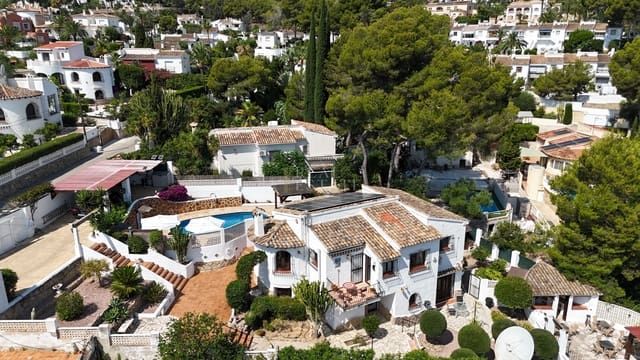 4 soveværelse Villa til salg i Moraira, Teulada-Moraira med swimmingpool garage - € 650.000 (Ref: 9938758)