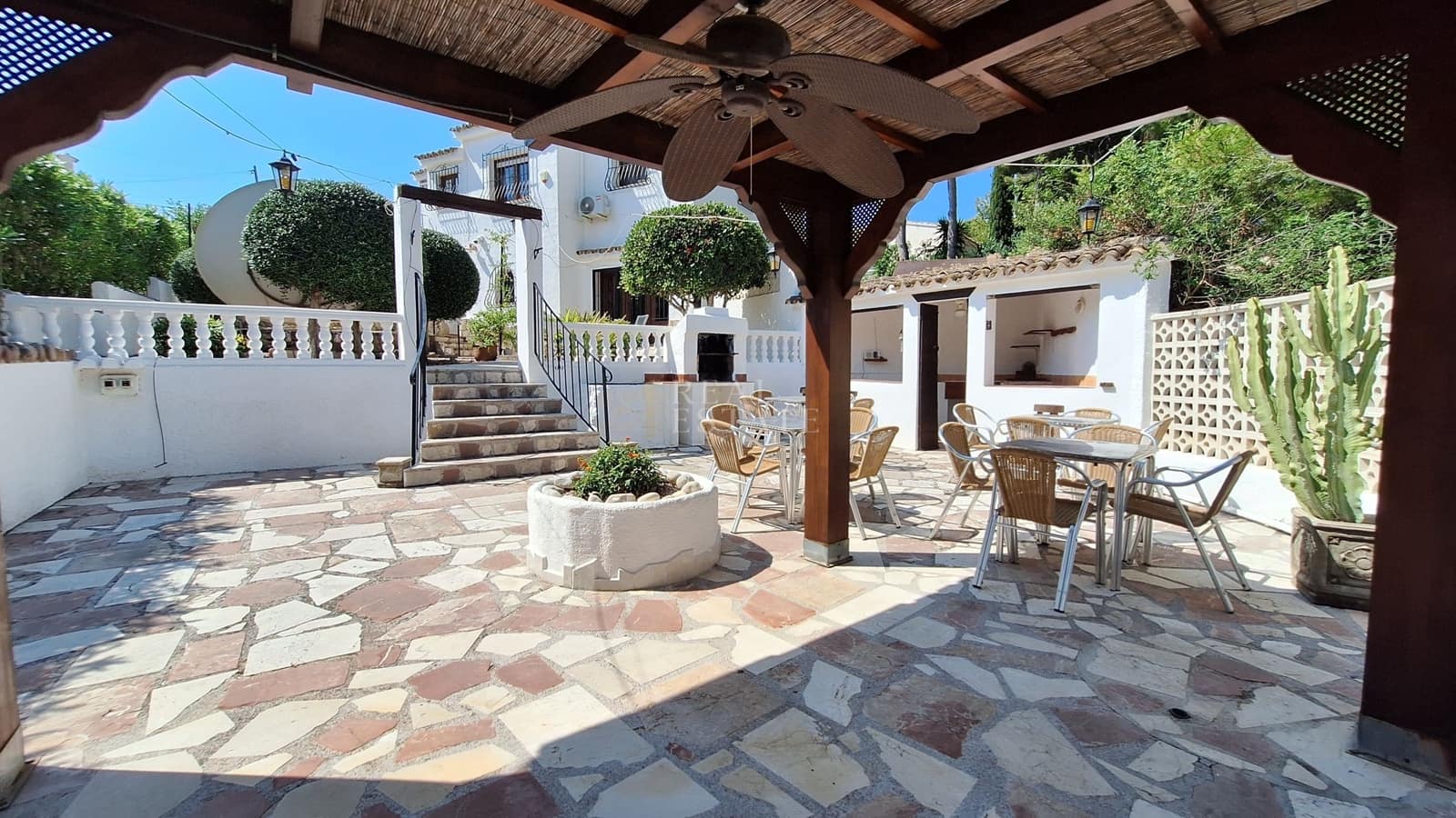 4 soveværelse Villa til salg i Moraira med swimmingpool garage - € 650.000 (Ref: 9938758)