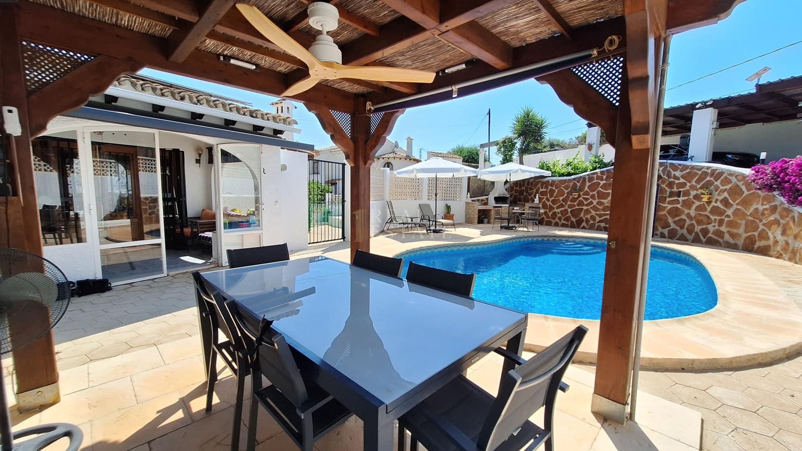 4 soveværelse Villa til salg i Moraira med swimmingpool garage - € 650.000 (Ref: 9938758)