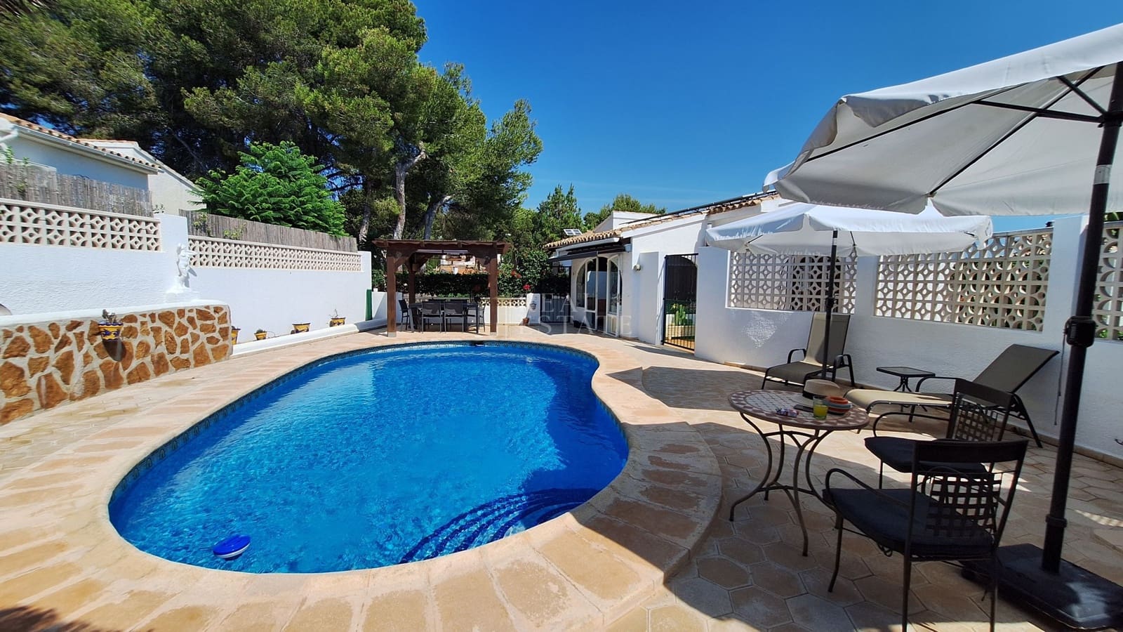 4 soveværelse Villa til salg i Moraira med swimmingpool garage - € 650.000 (Ref: 9938758)