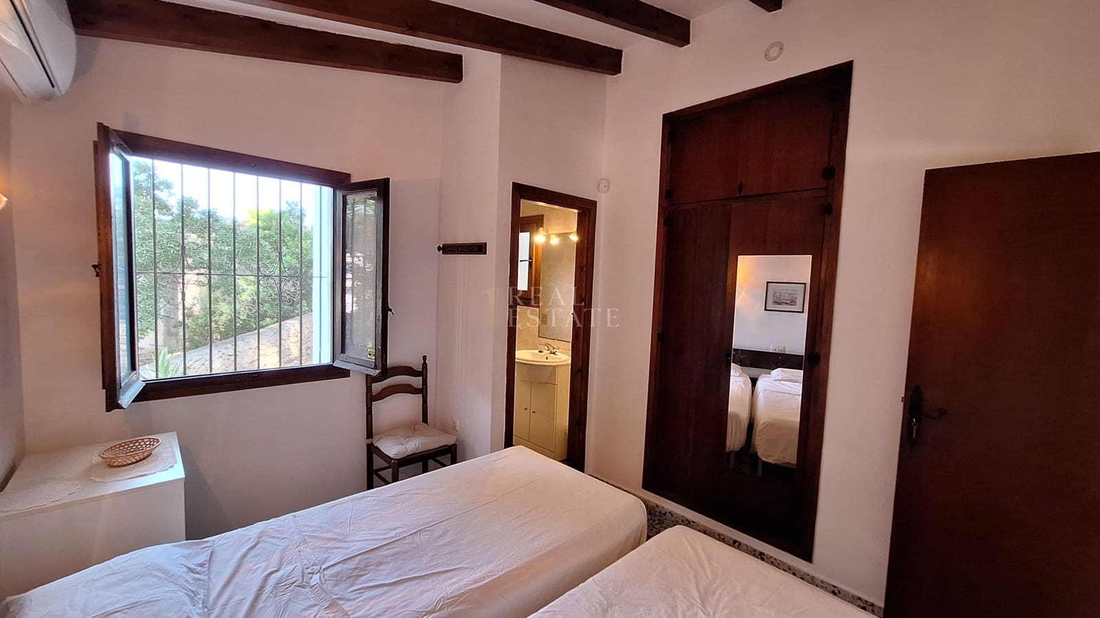 2 bedroom Villa for sale in Moraira with pool - € 425,000 (Ref: 9939140)