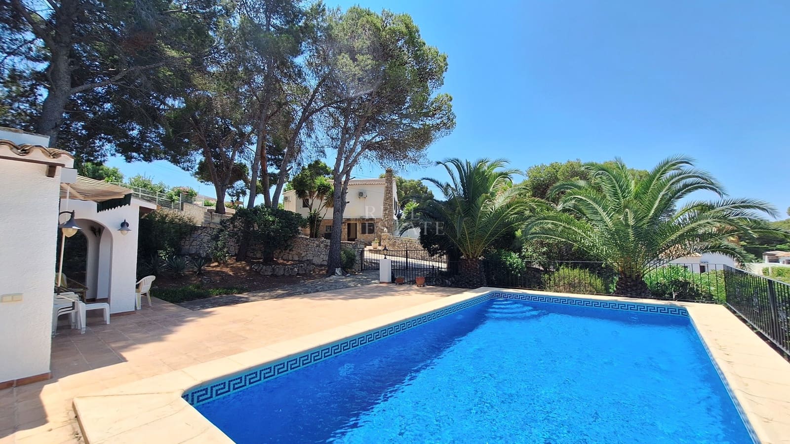 2 bedroom Villa for sale in Moraira with pool - € 425,000 (Ref: 9939140)