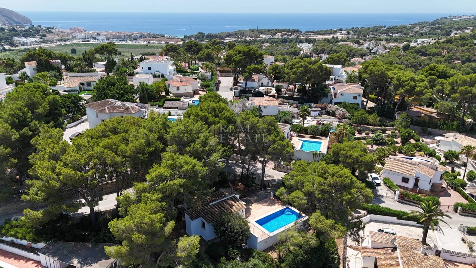 2 bedroom Villa for sale in Moraira with pool - € 425,000 (Ref: 9939140)