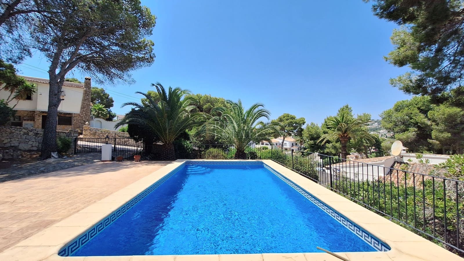 2 bedroom Villa for sale in Moraira with pool - € 425,000 (Ref: 9939140)