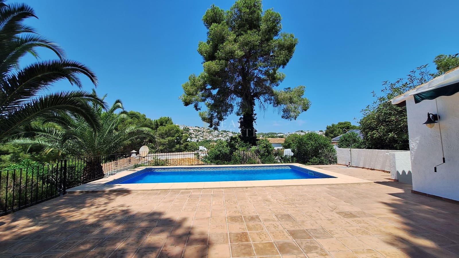 2 bedroom Villa for sale in Moraira with pool - € 425,000 (Ref: 9939140)