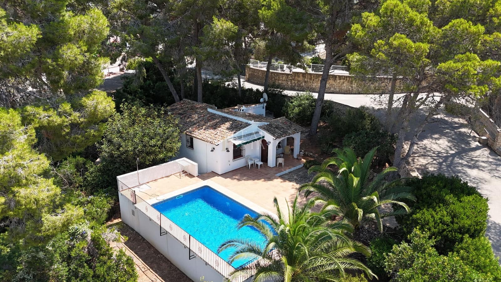 2 bedroom Villa for sale in Moraira with pool - € 425,000 (Ref: 9939140)