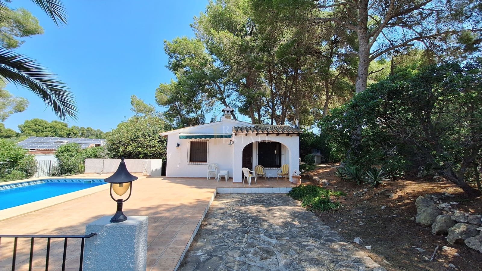 2 bedroom Villa for sale in Moraira with pool - € 425,000 (Ref: 9939140)