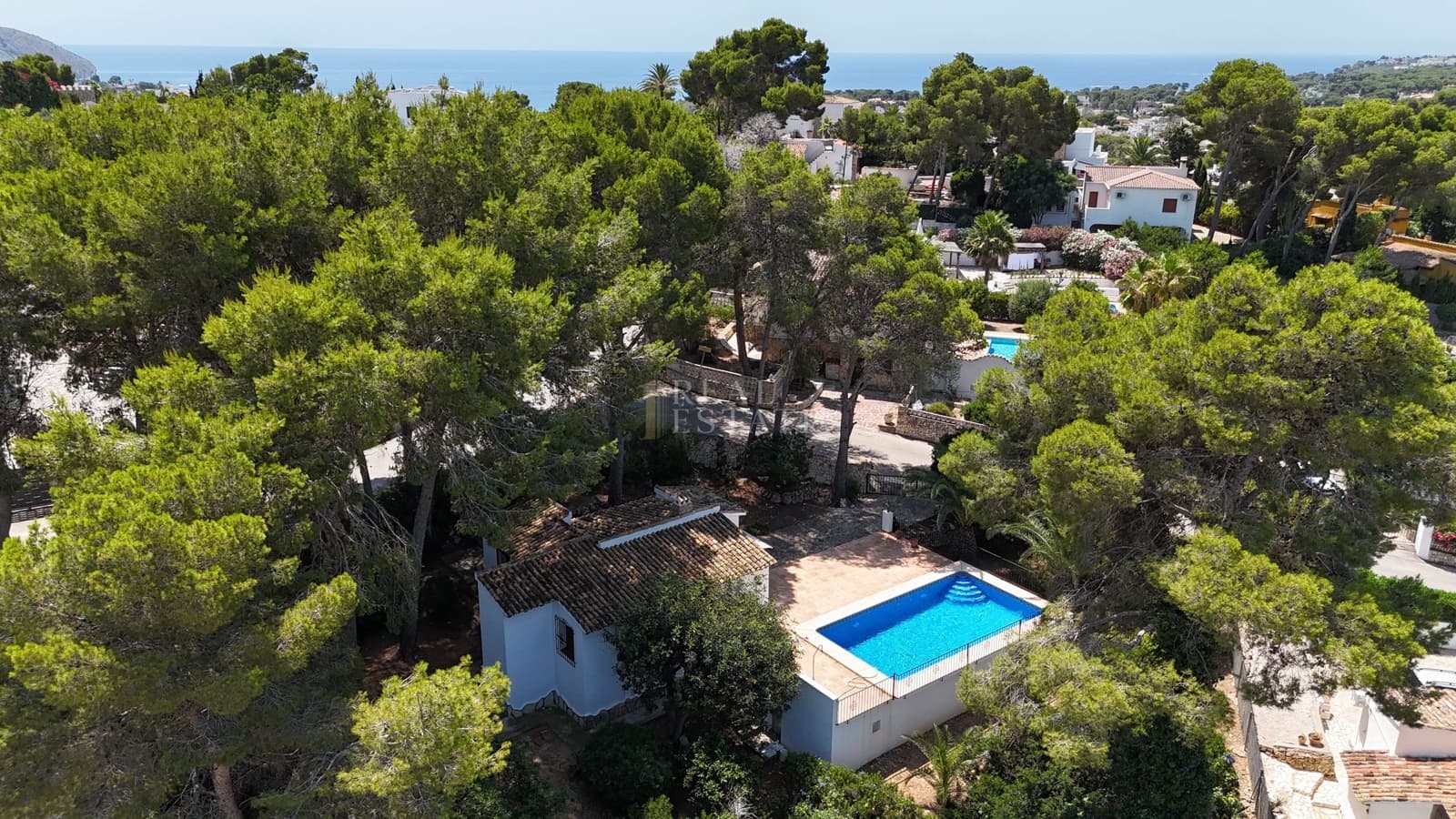 2 bedroom Villa for sale in Moraira with pool - € 425,000 (Ref: 9939140)