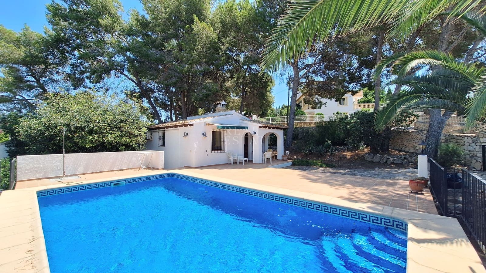2 bedroom Villa for sale in Moraira with pool - € 425,000 (Ref: 9939140)