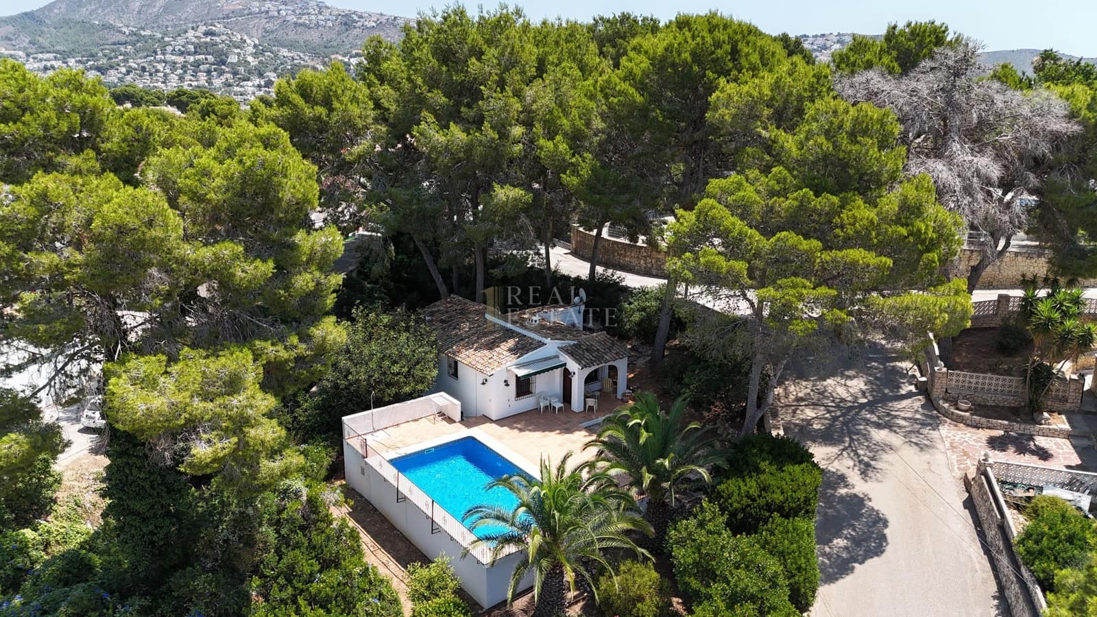 2 bedroom Villa for sale in Moraira with pool - € 425,000 (Ref: 9939140)