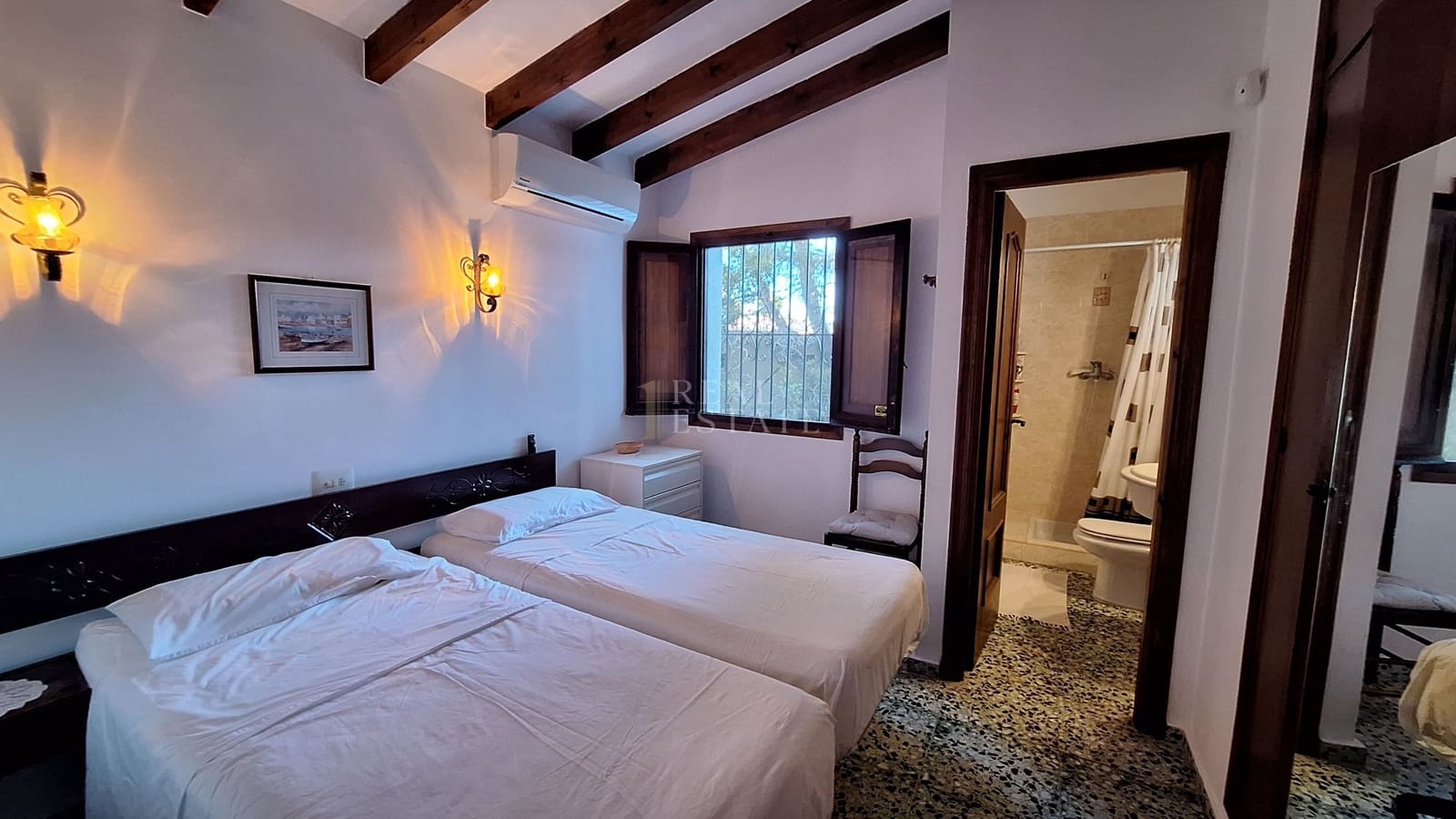 2 bedroom Villa for sale in Moraira with pool - € 425,000 (Ref: 9939140)