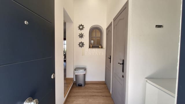 3 soveværelse Villa til salg i Dénia med swimmingpool - € 345.000 (Ref: 9961751)