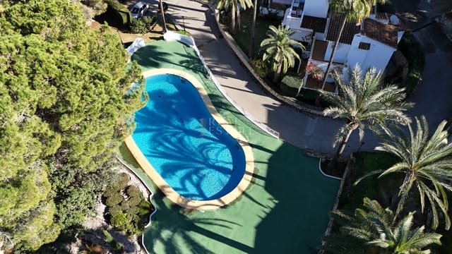 3 soveværelse Villa til salg i Dénia med swimmingpool - € 345.000 (Ref: 9961751)