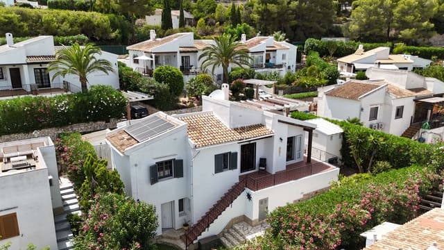 3 soveværelse Villa til salg i Dénia med swimmingpool - € 345.000 (Ref: 9961751)