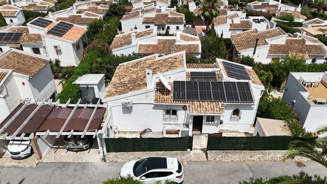 3 soveværelse Villa til salg i Dénia med swimmingpool - € 345.000 (Ref: 9961751)